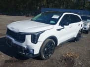 ✅ 2024 Kia Sorento X-Line SX • VIN: 5XYRKDJF2RG290308 • Lot: 43474543. Wystawiony na IAAI z przebiegiem 339 mil. Bezpłatny archiwum sprzedaży aukcyjnych z USA i szczegółowy raport historii pojazdu na DreamBid. Zdjęcie 2.