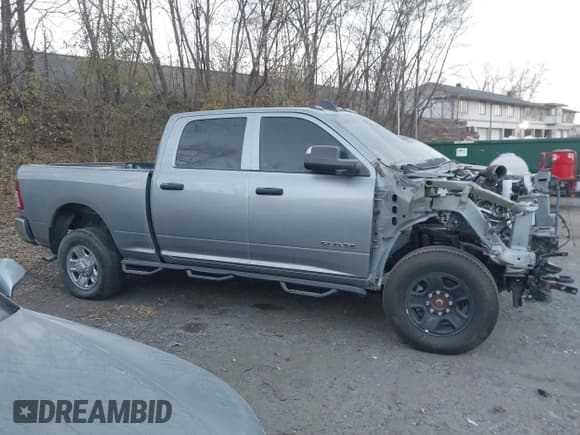 ✅ 2021 Ram 2500 Tradesman • VIN: 3C6UR5CJXMG632585 • Lot: 43715222. Wystawiony na IAAI z przebiegiem 16 979 mil. Bezpłatny archiwum sprzedaży aukcyjnych z USA i szczegółowy raport historii pojazdu na DreamBid. Zdjęcie 13.