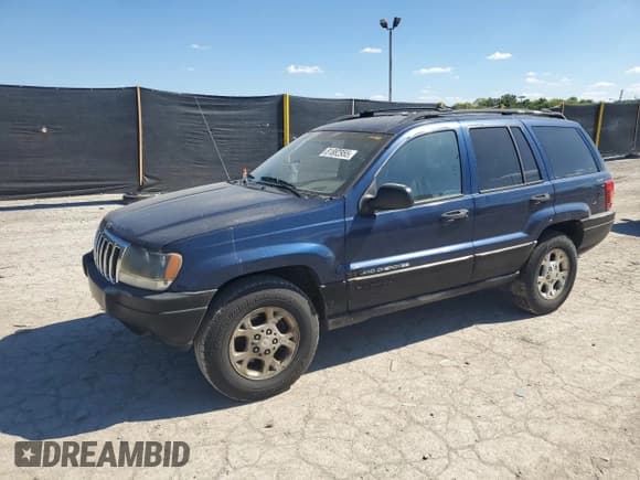 ✅ 2000 Jeep Grand Cherokee Laredo • VIN: 1J4GW48S9YC171439 • Лот: 81863955. Опубликован ранее на Copart с пробегом 124 121 миль. Бесплатный доступ к архиву аукционных продаж из США и подробный отчёт об истории автомобиля на DreamBid. Изображение 1.