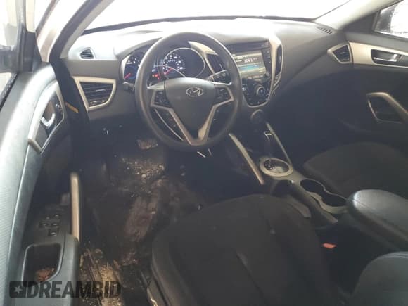 ✅ 2016 Hyundai Veloster • VIN: KMHTC6AD7GU284637 • Lot: 79264494. Wystawiony na Copart z przebiegiem 137 199 mil. Bezpłatny archiwum sprzedaży aukcyjnych z USA i szczegółowy raport historii pojazdu na DreamBid. Zdjęcie 8.