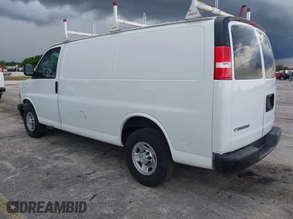 ✅ 2018 Chevrolet Express Cargo • VIN: 1GCWGAFPXJ1319661 • Лот: 43060332. Опубликован ранее на IAAI с пробегом 143 791 миль. Бесплатный доступ к архиву аукционных продаж из США и подробный отчёт об истории автомобиля на DreamBid. Изображение 3.