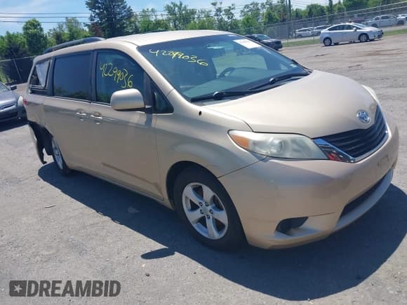 ✅ 2011 Toyota Sienna LE AAS • VIN: 5TDKK3DC8BS021610 • Lot: 42299036. Listed on IAAI with 118,377 mi. Free auction sales archive from the USA and detailed vehicle history report at DreamBid. Image 1.