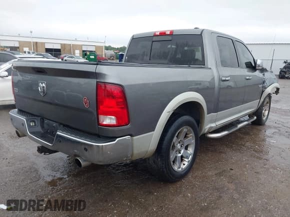 ✅ 2010 Dodge 1500 ST • VIN: 1D7RB1CT8AS213660 • Lot: 43081926. Wystawiony na IAAI z przebiegiem 277 939 mil. Bezpłatny archiwum sprzedaży aukcyjnych z USA i szczegółowy raport historii pojazdu na DreamBid. Zdjęcie 4.