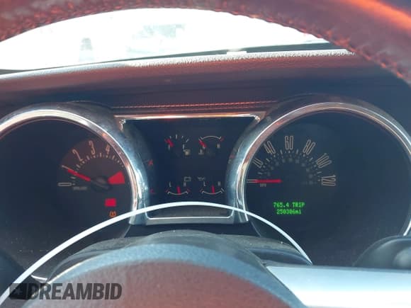 ✅ 2007 Ford Mustang Deluxe • VIN: 1ZVFT80N475351354 • Lot: 43556903. Wystawiony na IAAI z przebiegiem 250 306 mil. Bezpłatny archiwum sprzedaży aukcyjnych z USA i szczegółowy raport historii pojazdu na DreamBid. Zdjęcie 7.