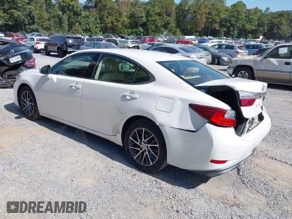 ✅ 2016 Lexus ES 330 • VIN: JTHBK1GG1G2216822 • Lot: 43198065. Listed on IAAI with 77,775 mi. Free auction sales archive from the USA and detailed vehicle history report at DreamBid. Image 3.