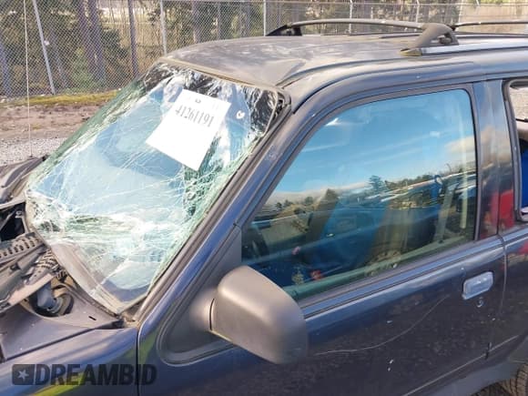 ✅ 2000 Ford Explorer • VIN: 1FMYU70X4YUB00129 • Lot: 41261191. Listed on IAAI with 192,446 mi. Free auction sales archive from the USA and detailed vehicle history report at DreamBid. Image 6.