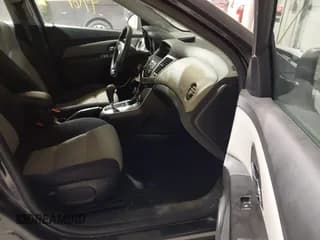 ✅ 2014 Chevrolet Cruze LS • VIN: 1G1PA5SH9E7206114 • Lot: 41509761. Wystawiony na IAAI z przebiegiem 216 727 mil. Bezpłatny archiwum sprzedaży aukcyjnych z USA i szczegółowy raport historii pojazdu na DreamBid. Zdjęcie 5.