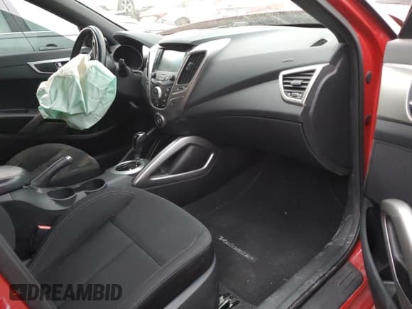 ✅ 2017 Hyundai Veloster • VIN: KMHTC6AD2HU318100 • Lot: 86304344. Wystawiony na Copart z przebiegiem Nie podano. Bezpłatny archiwum sprzedaży aukcyjnych z USA i szczegółowy raport historii pojazdu na DreamBid. Zdjęcie 8.