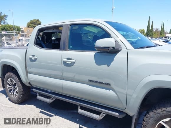 ✅ 2022 Toyota Tacoma SR5 • VIN: 3TMAZ5CN6NM171192 • Lot: 42624780. Listed on IAAI with 48,856 mi. Free auction sales archive from the USA and detailed vehicle history report at DreamBid. Image 13.