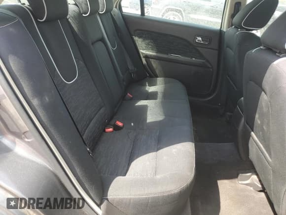 ✅ 2010 Ford Fusion SE • VIN: 3FAHP0HA6AR388810 • Lot: 69731875. Wystawiony na Copart z przebiegiem 185 804 mil. Bezpłatny archiwum sprzedaży aukcyjnych z USA i szczegółowy raport historii pojazdu na DreamBid. Zdjęcie 10.