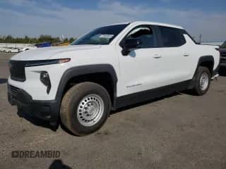 2025 Chevrolet Silverado 1500 z VIN 1GC10VED8SU407234, wystawiony jako Copart lot #70899655 z przebiegiem 2 108 mil mil oraz Szkoda całkowita • Salvage title. Historia ofert i sprzedaży dostępna na DreamBid. Obrazek 1.