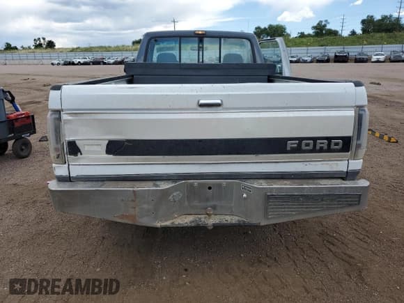 ✅ 1993 Ford F-150 • VIN: 2FTEF14H3PCA62828 • Лот: 63947795. Опубликован ранее на Copart с пробегом 134 643 миль. Бесплатный доступ к архиву аукционных продаж из США и подробный отчёт об истории автомобиля на DreamBid. Изображение 6.