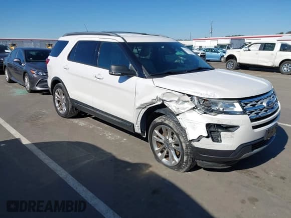 ✅ 2019 Ford Explorer XLT • VIN: 1FM5K7D84KGA68090 • Lot: 43597521. Wystawiony na IAAI z przebiegiem 96 109 mil. Bezpłatny archiwum sprzedaży aukcyjnych z USA i szczegółowy raport historii pojazdu na DreamBid. Zdjęcie 1.