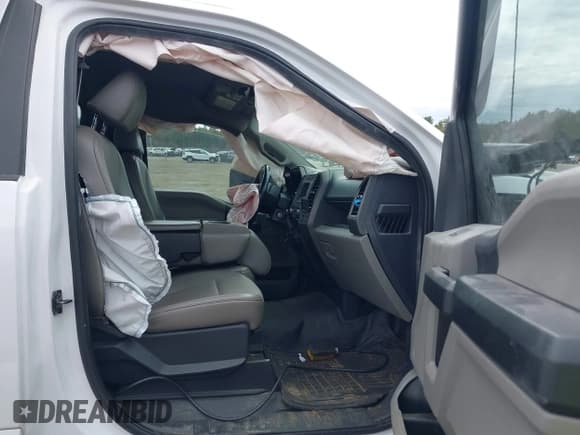 ✅ 2022 Ford F-250 XL • VIN: 1FTBF2B67NEE11698 • Lot: 42053954. Wystawiony na IAAI z przebiegiem 67 692 mil. Bezpłatny archiwum sprzedaży aukcyjnych z USA i szczegółowy raport historii pojazdu na DreamBid. Zdjęcie 5.