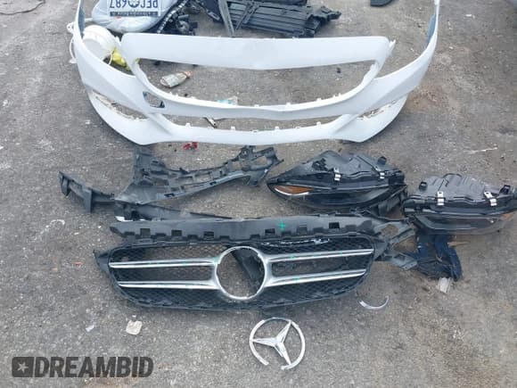 ✅ 2017 Mercedes-Benz C 300 • VIN: 55SWF4JB3HU189495 • Lot: 42668876. Wystawiony na IAAI z przebiegiem 45 724 mil. Bezpłatny archiwum sprzedaży aukcyjnych z USA i szczegółowy raport historii pojazdu na DreamBid. Zdjęcie 12.