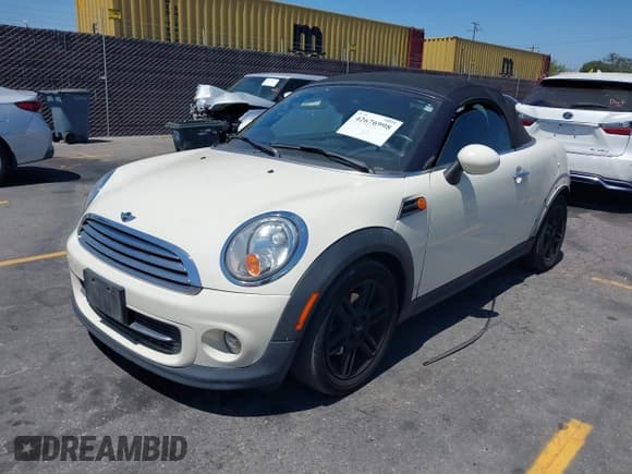 ✅ 2013 MINI Roadster • VIN: WMWSY1C54DT625422 • Lot: 42676998. Wystawiony na IAAI z przebiegiem 109 030 mil. Bezpłatny archiwum sprzedaży aukcyjnych z USA i szczegółowy raport historii pojazdu na DreamBid. Zdjęcie 2.