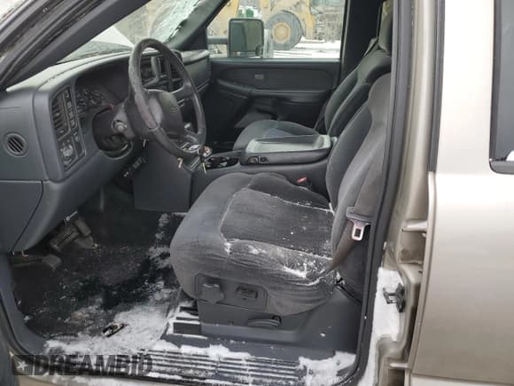 ✅ 2001 Chevrolet Silverado 2500HD LS • VIN: 1GCHK23U31F212798 • Lot: 45138655. Wystawiony na Copart z przebiegiem 211 653 mil. Bezpłatny archiwum sprzedaży aukcyjnych z USA i szczegółowy raport historii pojazdu na DreamBid. Zdjęcie 7.