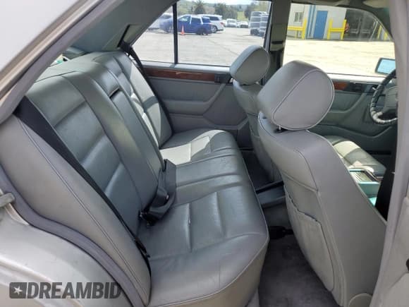 ✅ 1995 Mercedes-Benz E 320 • VIN: WDBEB31E8SC246323 • Lot: 51137275. Listed on Copart with 203,096 mi. Free auction sales archive from the USA and detailed vehicle history report at DreamBid. Image 10.