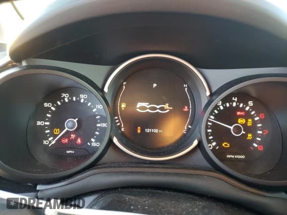 ✅ 2019 FIAT 500L Pop • VIN: ZFBNFAAH4KZ041943 • Lot: 84090604. Listed on Copart with 121,102 mi. Free auction sales archive from the USA and detailed vehicle history report at DreamBid. Image 9.