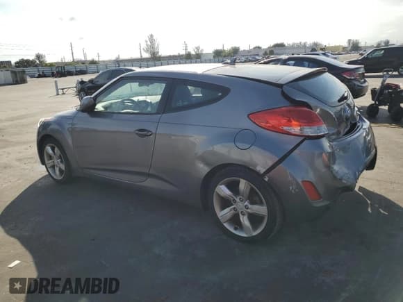 ✅ 2015 Hyundai Veloster • VIN: KMHTC6AD4FU238598 • Lot: 81875334. Wystawiony na Copart z przebiegiem 92 443 mil. Bezpłatny archiwum sprzedaży aukcyjnych z USA i szczegółowy raport historii pojazdu na DreamBid. Zdjęcie 2.