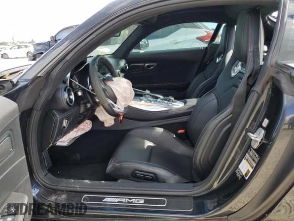 ✅ 2016 Mercedes-Benz AMG GT • VIN: WDDYJAJA4GA001031 • Lot: 70315432. Wystawiony na Copart z przebiegiem 25 480 mil. Bezpłatny archiwum sprzedaży aukcyjnych z USA i szczegółowy raport historii pojazdu na DreamBid. Zdjęcie 7.