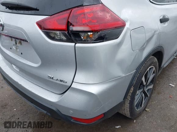 ✅ 2020 Nissan Rogue SL • VIN: 5N1AT2MV5LC708045 • Lot: 42295841. Listed on IAAI with 88,000 mi. Free auction sales archive from the USA and detailed vehicle history report at DreamBid. Image 14.