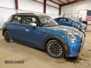 ✅ 2022 MINI Hardtop 4 Door Cooper • VIN: WMW33DK08N2P76748 • Lot: 58511604. Wystawiony na Copart z przebiegiem 20 769 mil. Bezpłatny archiwum sprzedaży aukcyjnych z USA i szczegółowy raport historii pojazdu na DreamBid. Zdjęcie 4.
