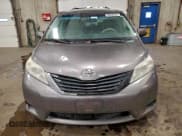✅ 2014 Toyota Sienna LE • VIN: 5TDKK3DC9ES434026 • Лот: 96868205. Опубликован ранее на Copart с пробегом 265 276 миль. Бесплатный доступ к архиву аукционных продаж из США и подробный отчёт об истории автомобиля на DreamBid. Изображение 5.