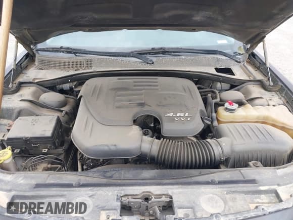 ✅ 2016 Chrysler 300 C • VIN: 2C3CCAEG6GH248201 • Lot: 43647104. Listed on IAAI with 186,644 mi. Free auction sales archive from the USA and detailed vehicle history report at DreamBid. Image 10.