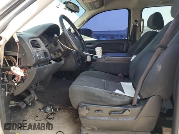 ✅ 2009 Chevrolet Suburban LS • VIN: 1GNFC16J69R200503 • Лот: 61926495. Опубликован ранее на Copart с пробегом 360 653 миль. Бесплатный доступ к архиву аукционных продаж из США и подробный отчёт об истории автомобиля на DreamBid. Изображение 7.