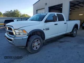 ✅ 2017 Ram 2500 Tradesman • VIN: 3C6UR5HL8HG570796 • Lot: 89865945. Wystawiony na Copart z przebiegiem 239 717 mil. Bezpłatny archiwum sprzedaży aukcyjnych z USA i szczegółowy raport historii pojazdu na DreamBid. Zdjęcie 1.