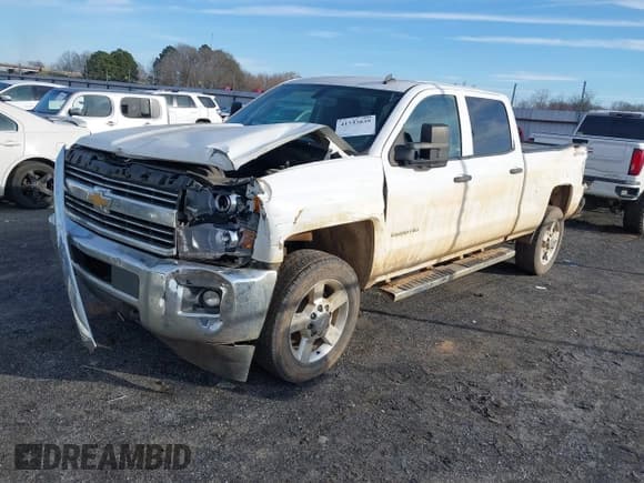 ✅ 2015 Chevrolet Silverado 2500HD LT • VIN: 1GC1KVEGXFF161303 • Lot: 41533039. Wystawiony na IAAI z przebiegiem 249 505 mil. Bezpłatny archiwum sprzedaży aukcyjnych z USA i szczegółowy raport historii pojazdu na DreamBid. Zdjęcie 2.