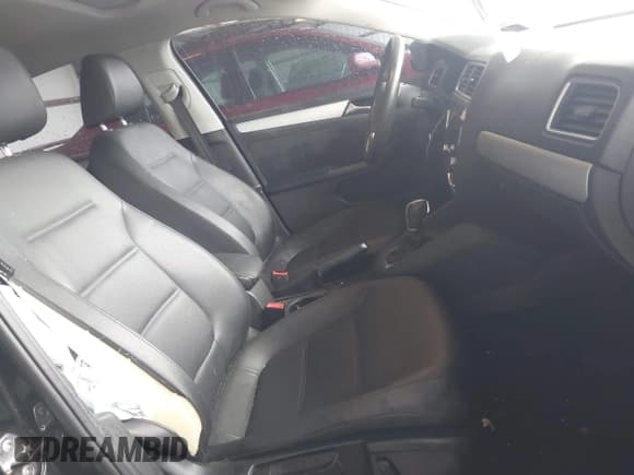 ✅ 2013 Volkswagen Jetta SE • VIN: 3VWDP7AJXDM353228 • Lot: 42364744. Wystawiony na IAAI z przebiegiem 132 672 mil. Bezpłatny archiwum sprzedaży aukcyjnych z USA i szczegółowy raport historii pojazdu na DreamBid. Zdjęcie 5.