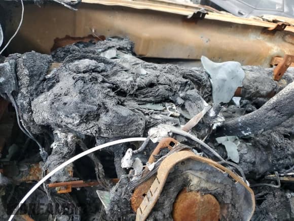 ✅ 2019 Chevrolet Silverado 1500 LT Trail Boss • VIN: 1GCPYFED1KZ146878 • Lot: 59704045. Wystawiony na Copart z przebiegiem Nie podano. Bezpłatny archiwum sprzedaży aukcyjnych z USA i szczegółowy raport historii pojazdu na DreamBid. Zdjęcie 9.