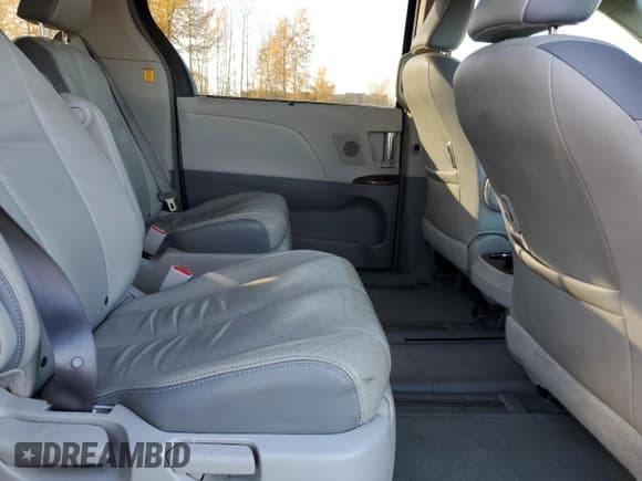 ✅ 2012 Toyota Sienna XLE • VIN: 5TDDK3DC3CS031309 • Lot: 92182105. Listed on Copart with 140,245 mi. Free auction sales archive from the USA and detailed vehicle history report at DreamBid. Image 11.