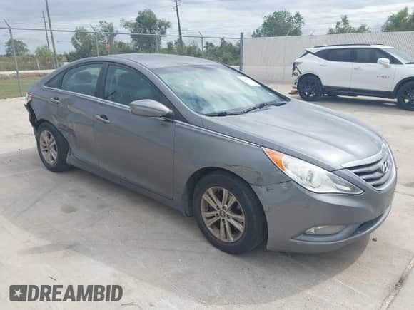 2013 Hyundai Sonata GLS z VIN 5NPEB4AC5DH611425, wystawiony jako IAAI lot #43475104 z przebiegiem 141 650 mil mil oraz . Historia ofert i sprzedaży dostępna na DreamBid. Obrazek 1.