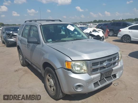 ✅ 2008 Ford Escape XLS • VIN: 1FMCU02Z18KE48935 • Lot: 43370414. Wystawiony na IAAI z przebiegiem 157 981 mil. Bezpłatny archiwum sprzedaży aukcyjnych z USA i szczegółowy raport historii pojazdu na DreamBid. Zdjęcie 1.
