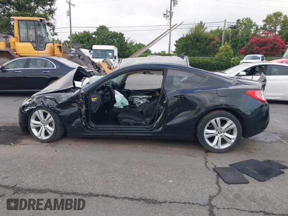 ✅ 2012 Hyundai Genesis Coupe 2.0T • VIN: KMHHT6KD9CU066018 • Lot: 42739170. Wystawiony na IAAI z przebiegiem 84 945 mil. Bezpłatny archiwum sprzedaży aukcyjnych z USA i szczegółowy raport historii pojazdu na DreamBid. Zdjęcie 13.
