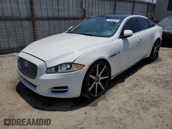 ✅ 2013 Jaguar XJ • VIN: SAJWA1C75D8V40541 • Lot: 62592345. Wystawiony na Copart z przebiegiem 70 159 mil. Bezpłatny archiwum sprzedaży aukcyjnych z USA i szczegółowy raport historii pojazdu na DreamBid. Zdjęcie 1.