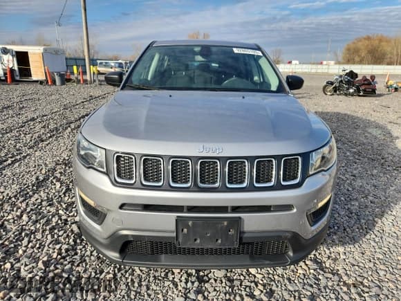 ✅ 2019 Jeep Compass Sport • VIN: 3C4NJDAB4KT834868 • Lot: 92865105. Wystawiony na Copart z przebiegiem 151 269 mil. Bezpłatny archiwum sprzedaży aukcyjnych z USA i szczegółowy raport historii pojazdu na DreamBid. Zdjęcie 5.