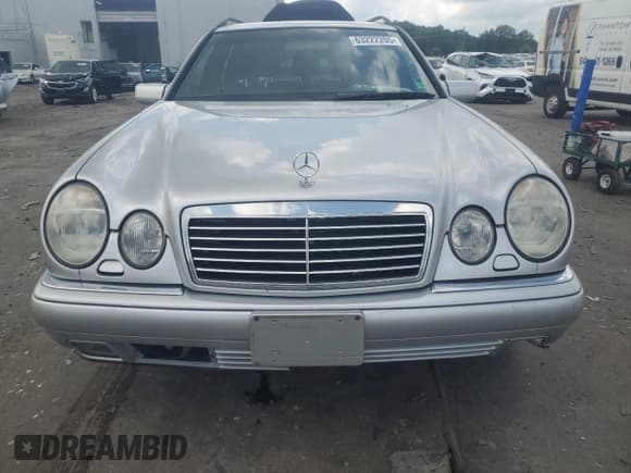 ✅ 1998 Mercedes-Benz E 320 • VIN: WDBJH82F6WX001973 • Лот: 63222205. Опубликован ранее на Copart с пробегом 160 814 миль. Бесплатный доступ к архиву аукционных продаж из США и подробный отчёт об истории автомобиля на DreamBid. Изображение 5.