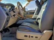 ✅ 2008 Ford Expedition Eddie Bauer • VIN: 1FMFU17568LA56035 • Lot: 90866615. Wystawiony na Copart z przebiegiem 174 560 mil. Bezpłatny archiwum sprzedaży aukcyjnych z USA i szczegółowy raport historii pojazdu na DreamBid. Zdjęcie 7.