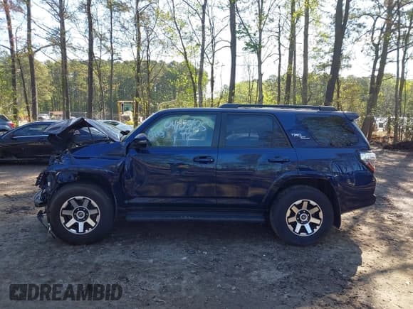 ✅ 2021 Toyota 4Runner TRD Off Road Premium • VIN: JTERU5JR3M5897552 • Lot: 41995904. Listed on IAAI with 90,097 mi. Free auction sales archive from the USA and detailed vehicle history report at DreamBid. Image 13.