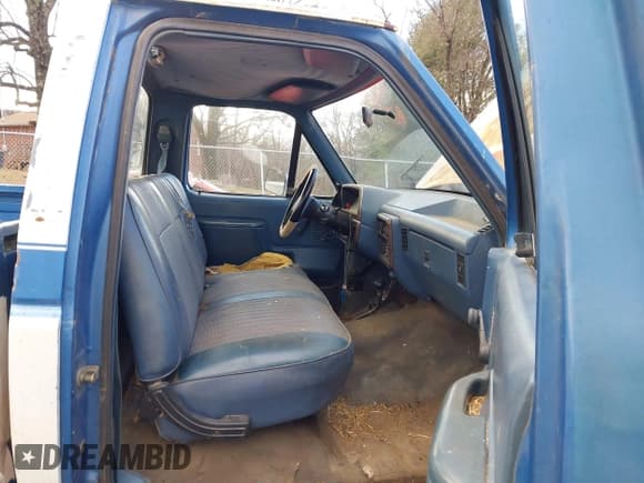 ✅ 1988 Ford F-150 • VIN: 1FTEF14H7JNA62140 • Lot: 43846002. Wystawiony na IAAI z przebiegiem 148 519 mil. Bezpłatny archiwum sprzedaży aukcyjnych z USA i szczegółowy raport historii pojazdu na DreamBid. Zdjęcie 5.