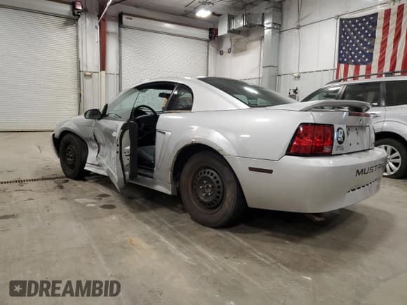 ✅ 1999 Ford Mustang • VIN: 1FAFP4047XF226579 • Lot: 82622445. Wystawiony na Copart z przebiegiem Nie podano. Bezpłatny archiwum sprzedaży aukcyjnych z USA i szczegółowy raport historii pojazdu na DreamBid. Zdjęcie 2.