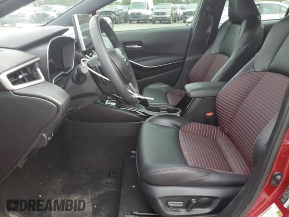 ✅ 2025 Toyota Corolla XSE • VIN: 5YFT4MCE8SP222777 • Lot: 61478435. Wystawiony na Copart z przebiegiem 8 906 mil. Bezpłatny archiwum sprzedaży aukcyjnych z USA i szczegółowy raport historii pojazdu na DreamBid. Zdjęcie 7.