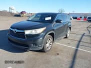 ✅ 2015 Toyota Highlander LE Plus • VIN: 5TDZKRFH4FS060534 • Lot: 41903323. Wystawiony na IAAI z przebiegiem 265 357 mil. Bezpłatny archiwum sprzedaży aukcyjnych z USA i szczegółowy raport historii pojazdu na DreamBid. Zdjęcie 17.