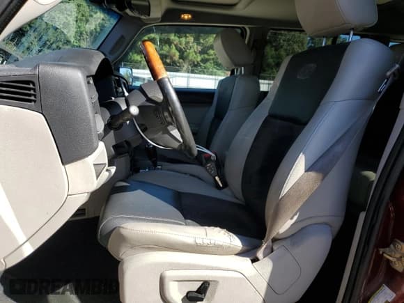 ✅ 2007 Jeep Commander Overland • VIN: 1J8HG68287C635671 • Лот: 82254715. Опубликован ранее на Copart с пробегом 167 998 миль. Бесплатный доступ к архиву аукционных продаж из США и подробный отчёт об истории автомобиля на DreamBid. Изображение 7.