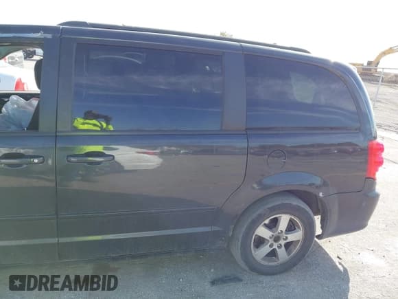 ✅ 2012 Dodge Grand Caravan SXT • VIN: 2C4RDGCG3CR324115 • Lot: 43395319. Wystawiony na IAAI z przebiegiem 243 402 mil. Bezpłatny archiwum sprzedaży aukcyjnych z USA i szczegółowy raport historii pojazdu na DreamBid. Zdjęcie 17.