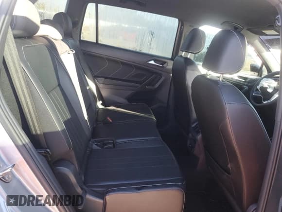 ✅ 2022 Volkswagen Tiguan SE R-Line Black • VIN: 3VVCB7AX1NM035874 • Lot: 81419224. Wystawiony na Copart z przebiegiem Nie podano. Bezpłatny archiwum sprzedaży aukcyjnych z USA i szczegółowy raport historii pojazdu na DreamBid. Zdjęcie 12.